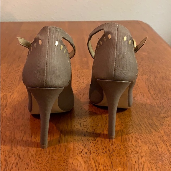 Gray pumps - Picture 3 of 4